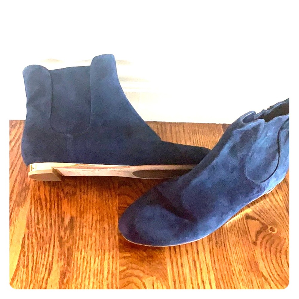 New never worn navy suede cole hann booties